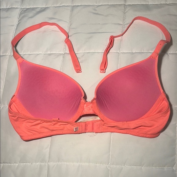 Victoria’s Secret PINK
WEAR EVERYWHERE PUSH-UP
BRA Coral - Picture 3 of 8